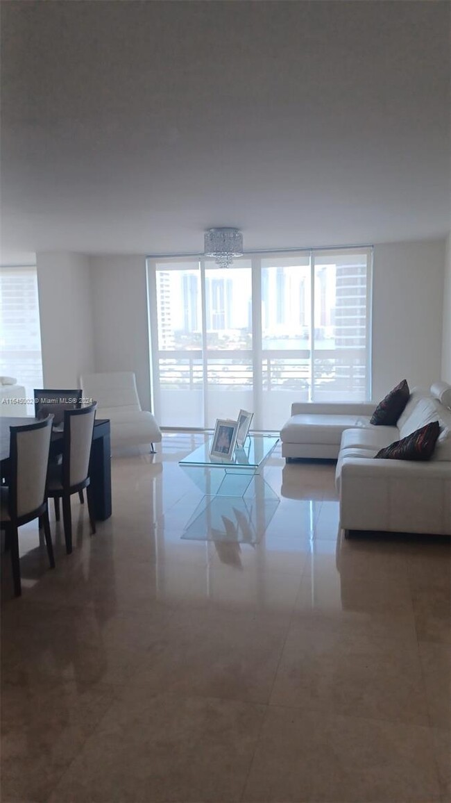 Photo - 3500 Mystic Pointe Dr Condominio Unidad 1106