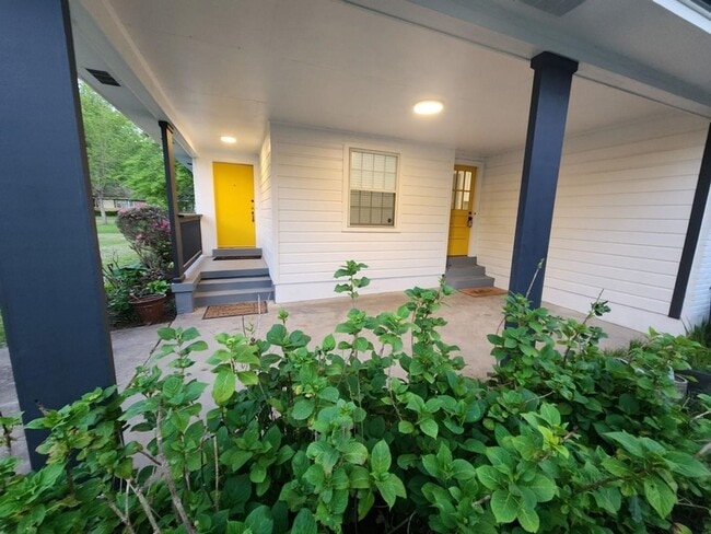 Photo - Rare opening with a 4 bedroom @5259 Sequoia