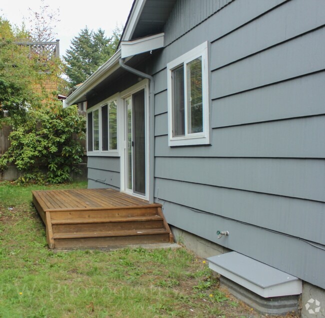 Building Photo - Cute Home Near Downtown Poulsbo