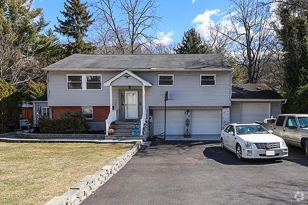 Building Photo - 352 Woodbury Rd Rental