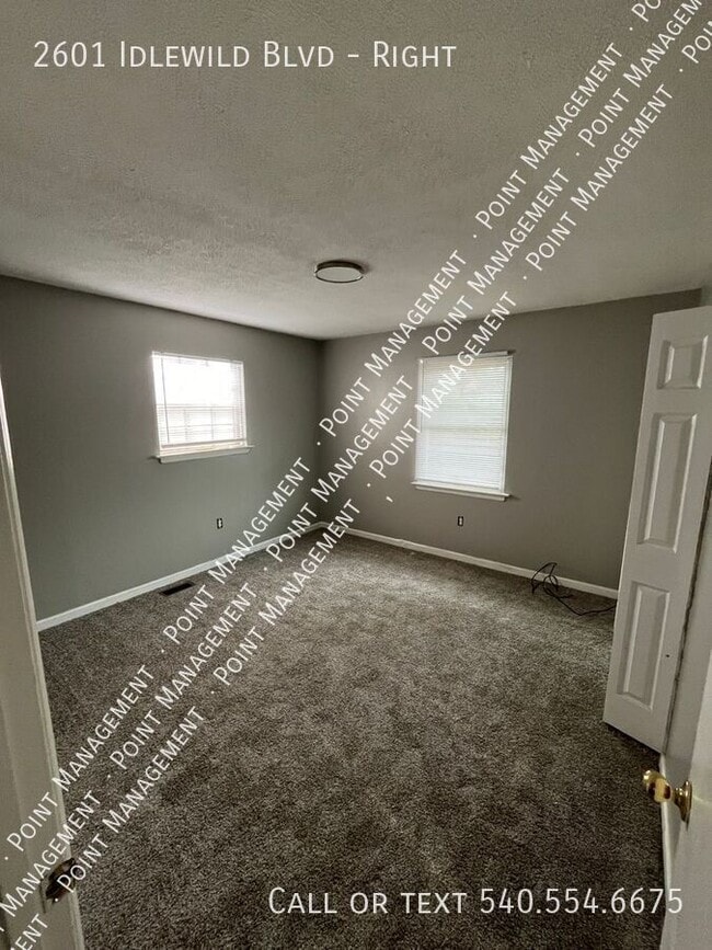 Newly Updated 2 Bed 1 Bath Apartment Unit Right Roanoke, VA