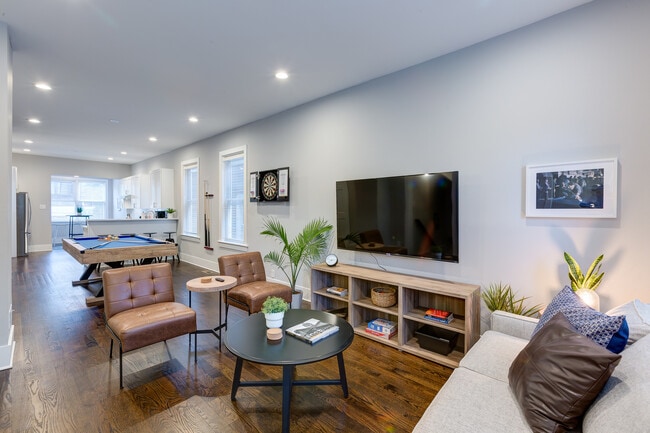 Photo - 1148 W Addison St