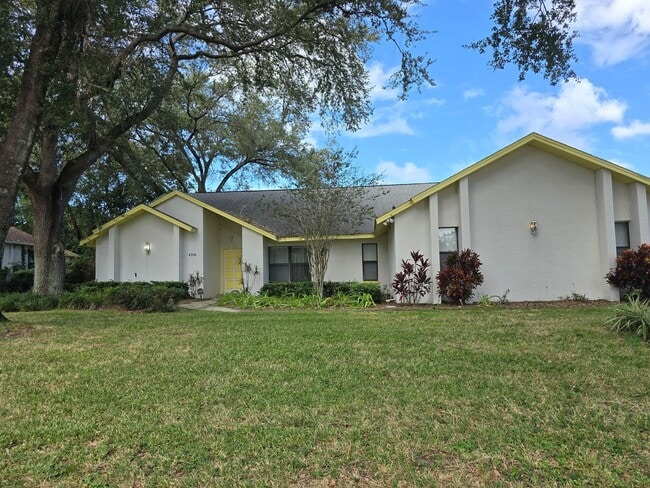 Single Family Home in Suburban Temple Terrace - Single Family Home in Suburban Temple Terrace