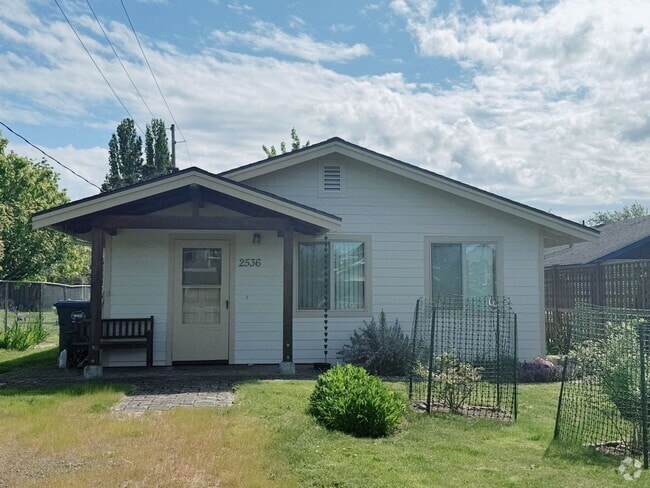Building Photo - Charming Roosevelt Neighborhood House! - 2...