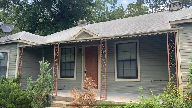 Building Photo - 615 Bullock St Rental