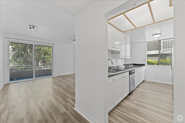Building Photo - 4741 Radford Ave Unit 103 Rental