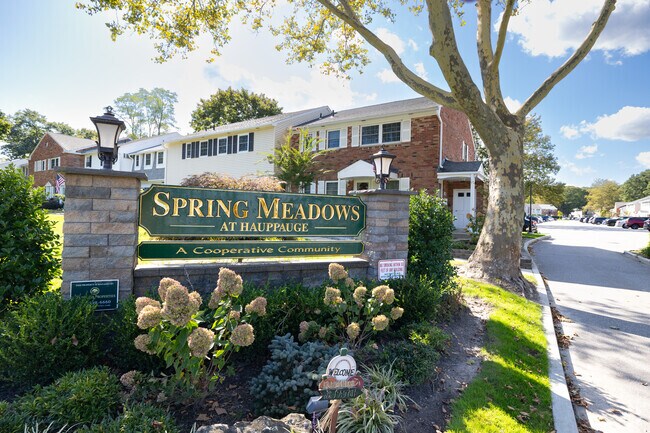 Building Entrance - Spring Meadows At Hauppauge