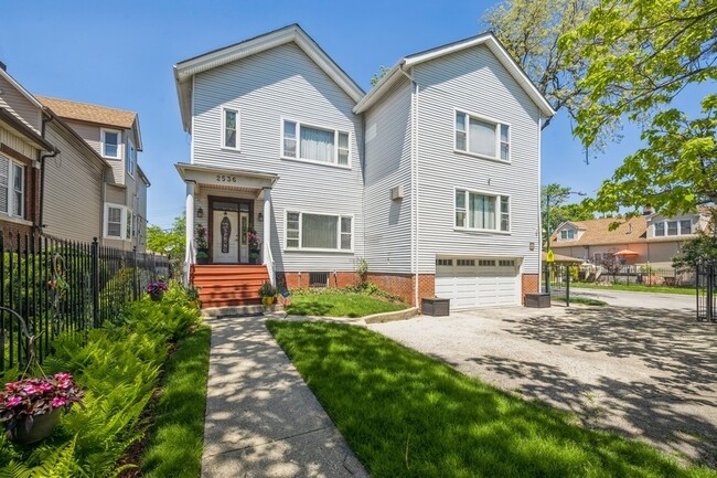Building Photo - 2536 W Logan Blvd Unit 1