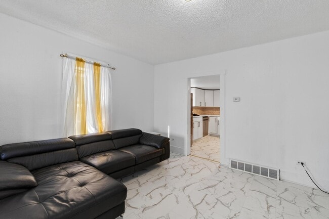 Photo - 307 E Oak St