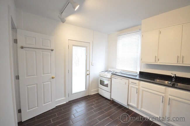 Kitchen - 576 S 9th St Unit B