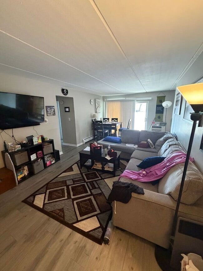 Photo - 170 E Lake St Unit 101 pR