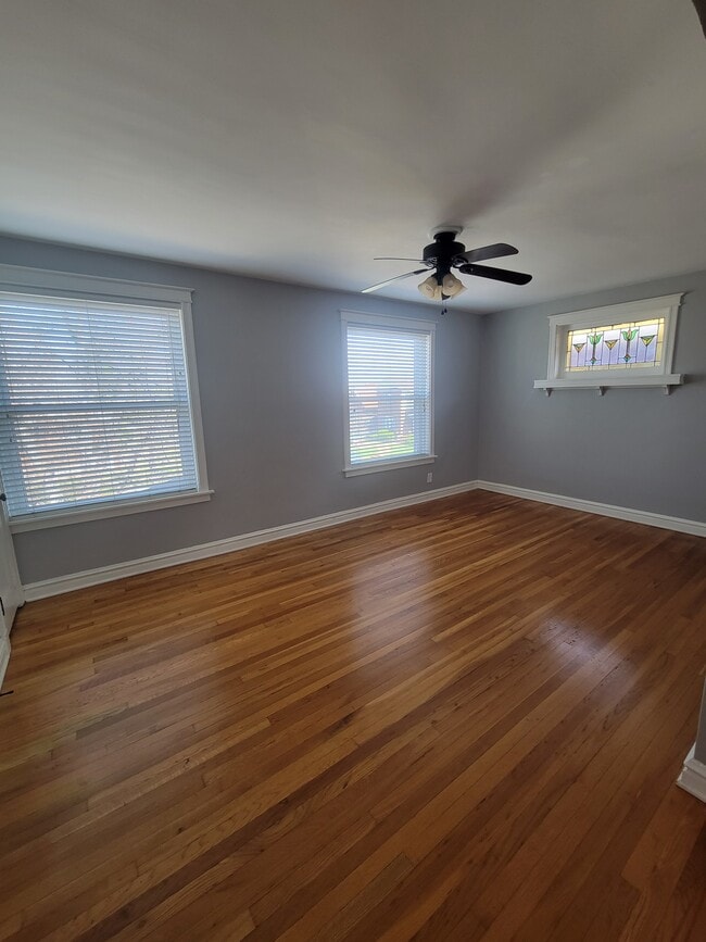 Living Room - 4938 Tholozan Ave Unit A - 2nd Floor