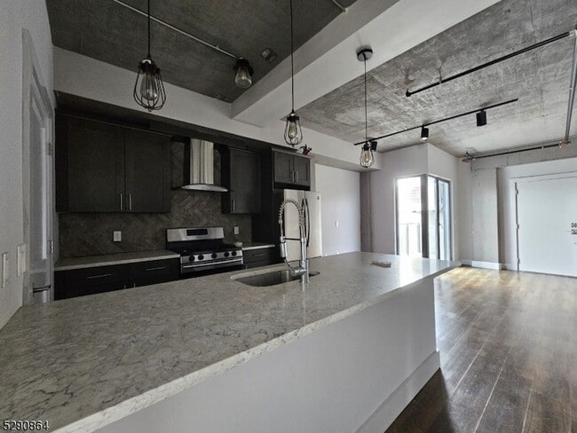 Building Photo - 58 Elm St