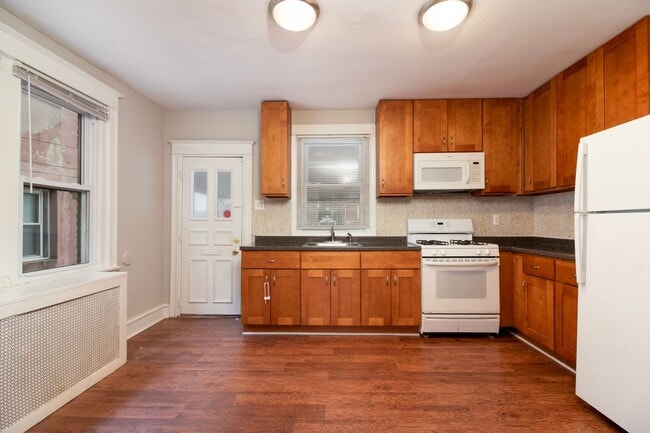 ? ? ? UPDATED 3 BEDROOMS & 1.5 BATH HOME L... - ? ? ? UPDATED 3 BEDROOMS & 1.5 BATH HOME L...