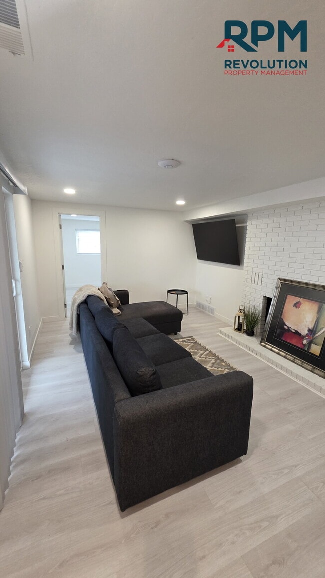 Photo - "Charming 2-Bedroom Retreat with Stunning Views on Mountain Side Drive!"