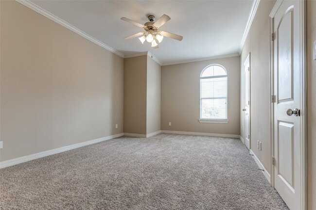 Photo - 5305 Egbert St