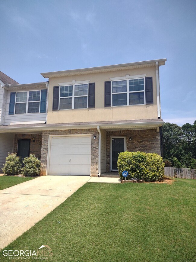 736 Ct Townhome For Rent in Jonesboro, GA