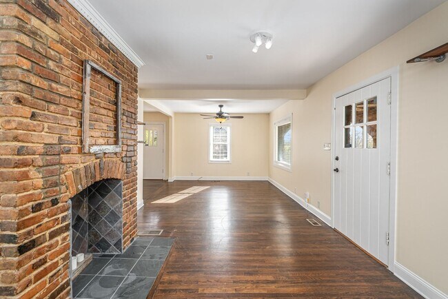 Photo - 4 Bedroom  Now Available!