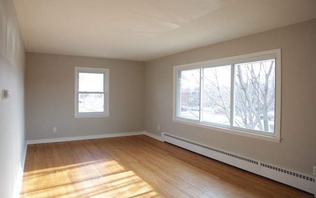 Living room - 1201 S Midvale Blvd Unit C