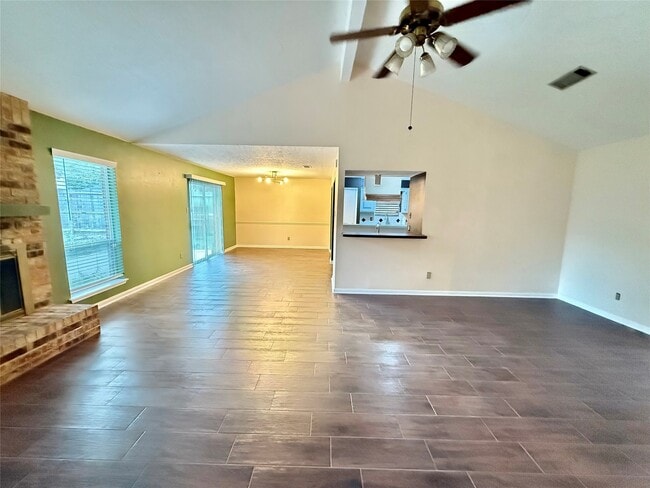 Photo - 16002 Havenhurst Dr