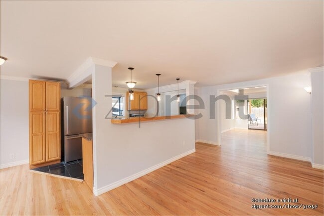 Photo - 122 NE 130th St