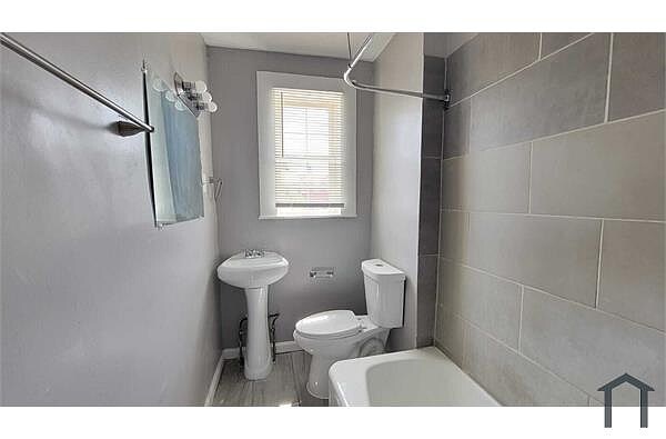 2 Bedroom home with Rear Yard