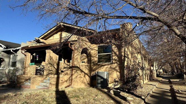 "Charming 2-Bed Townhouse in Denver's Hear... - "Charming 2-Bed Townhouse in Denver's Hear...