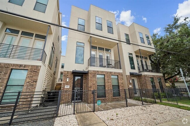 Building Photo - 2106 Sabine St Rental