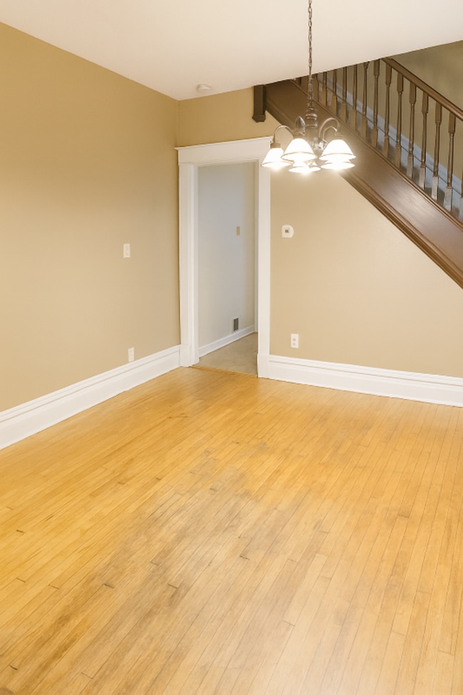 Photo - 746-748 Smith Ave S Unit 748
