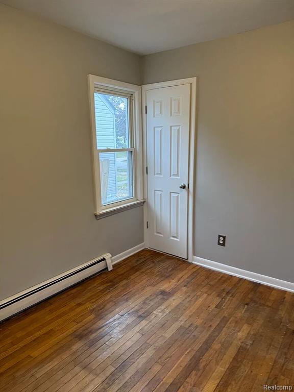 Photo - 28243 Schram St