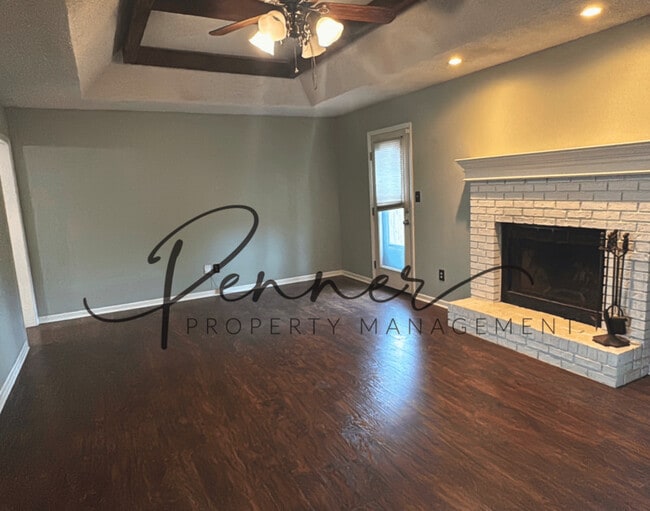 Photo - 1100 NW Oakridge Dr