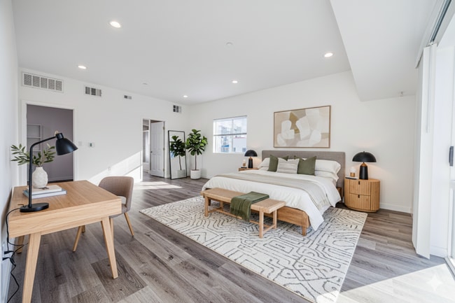 Photo - 1119 N Berendo St Unit #1119