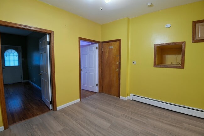 Photo - 53 E 21st St