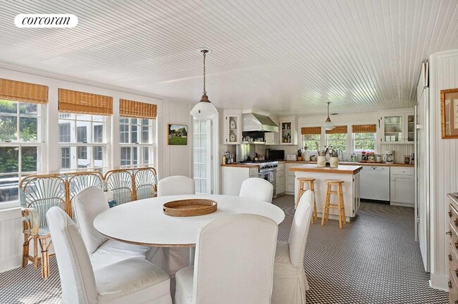 Photo - 115 Apaquogue Rd