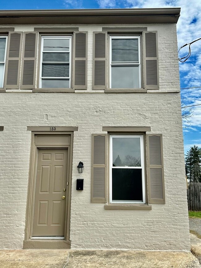 Building Photo - MAIN153 Unit A