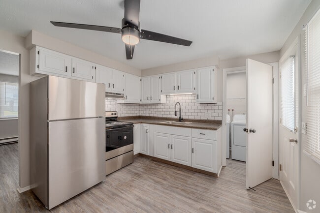 2BD, 1.5BA - 816SF - Kitchen