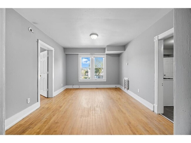 Building Photo - 568 N Farrington St Unit 1
