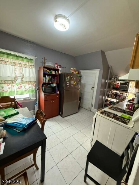 Photo - 681 E 28th St