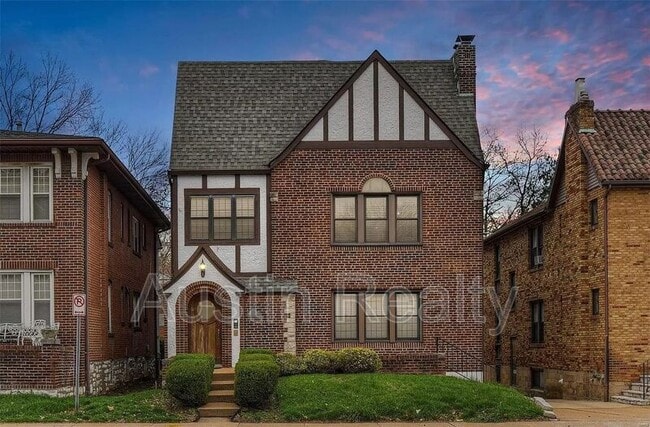 Building Photo - 404 S Hanley Rd Unit 2S Rental