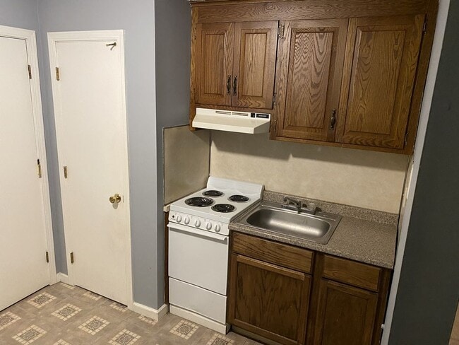 Photo - 134 W Main St