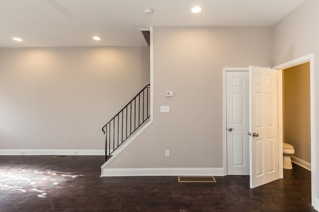 Photo - 2652 Livingston St