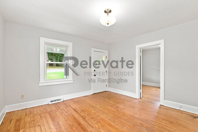Photo - 1425 Dinwiddie Ave