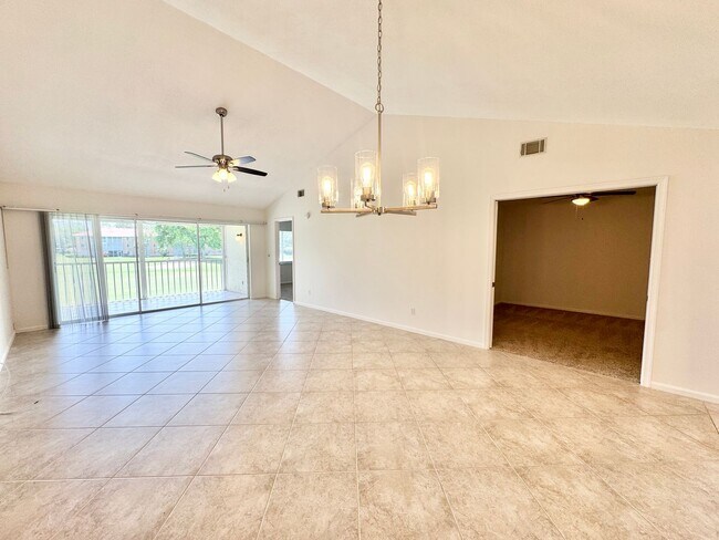 Photo - ** ROYAL WOOD ** 2 + DEN / 2 BATH - CONDO ...