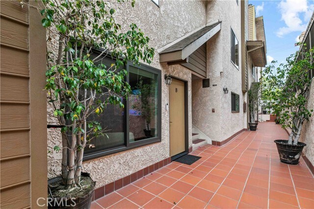 Photo - 635 E Magnolia Blvd Unidad B