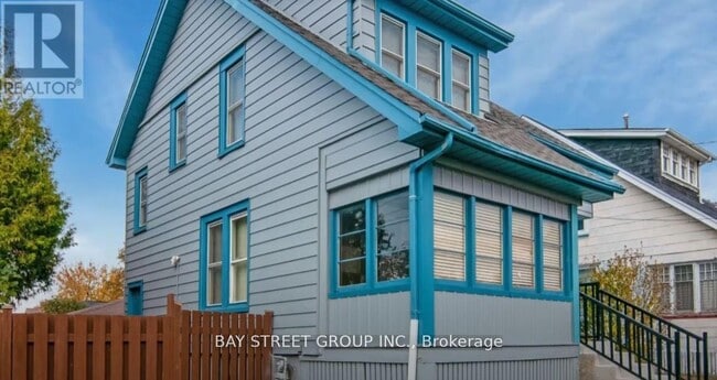 Photo - 92 Nelson St W