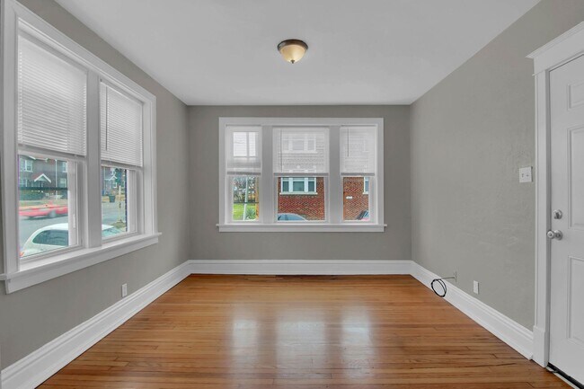 Photo - Incredible Super Studio Unit 3922 1S - 344