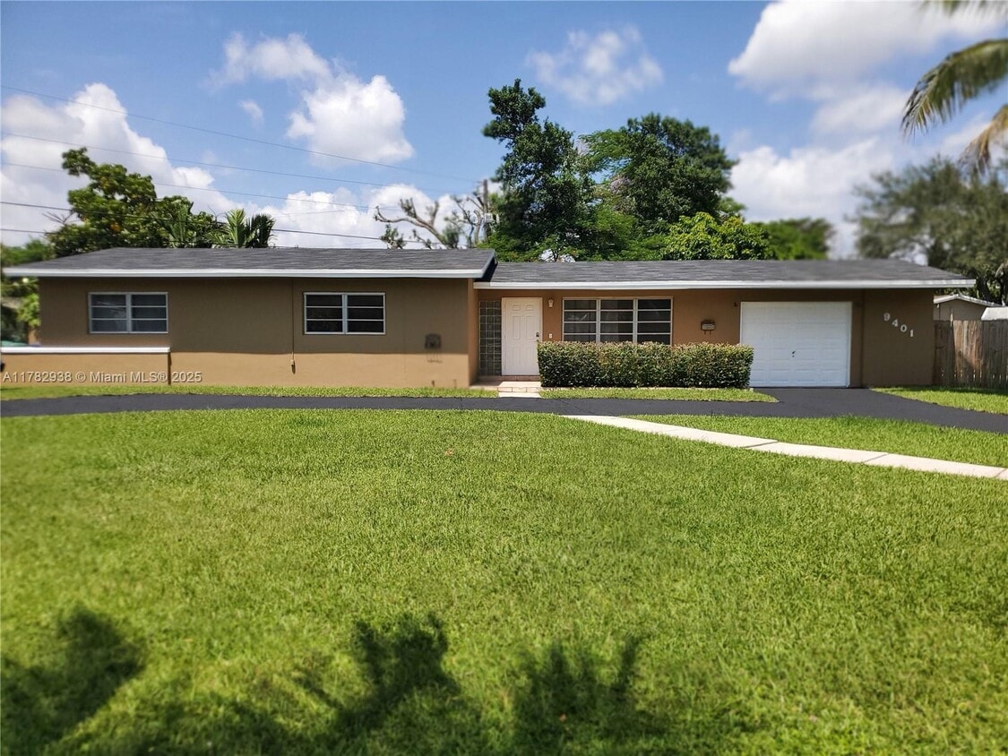 Photo - 9401 SW 181st St (Palmetto Bay, FL)