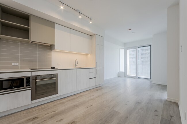 Photo - 7890-7890 Jane St