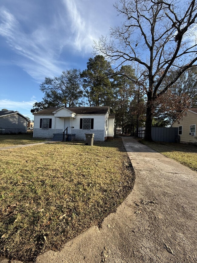 Photo - 810 Martha St