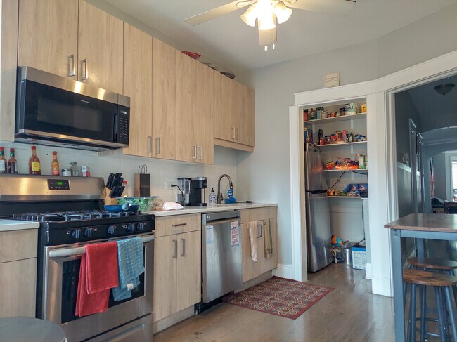 Photo - 3703 N Racine Ave Unit 1